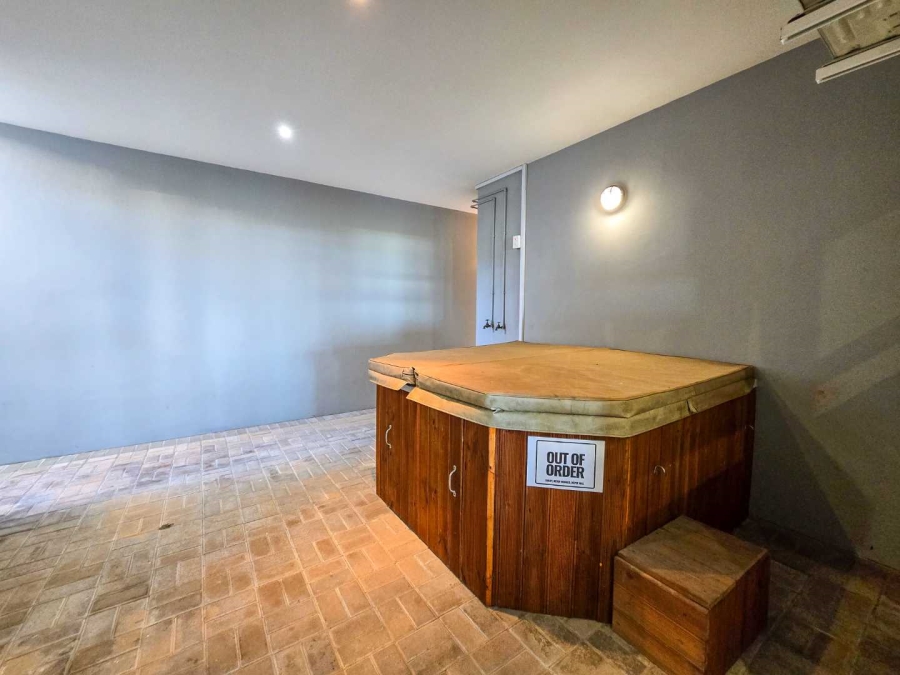 4 Bedroom Property for Sale in Stilbaai Oos Western Cape